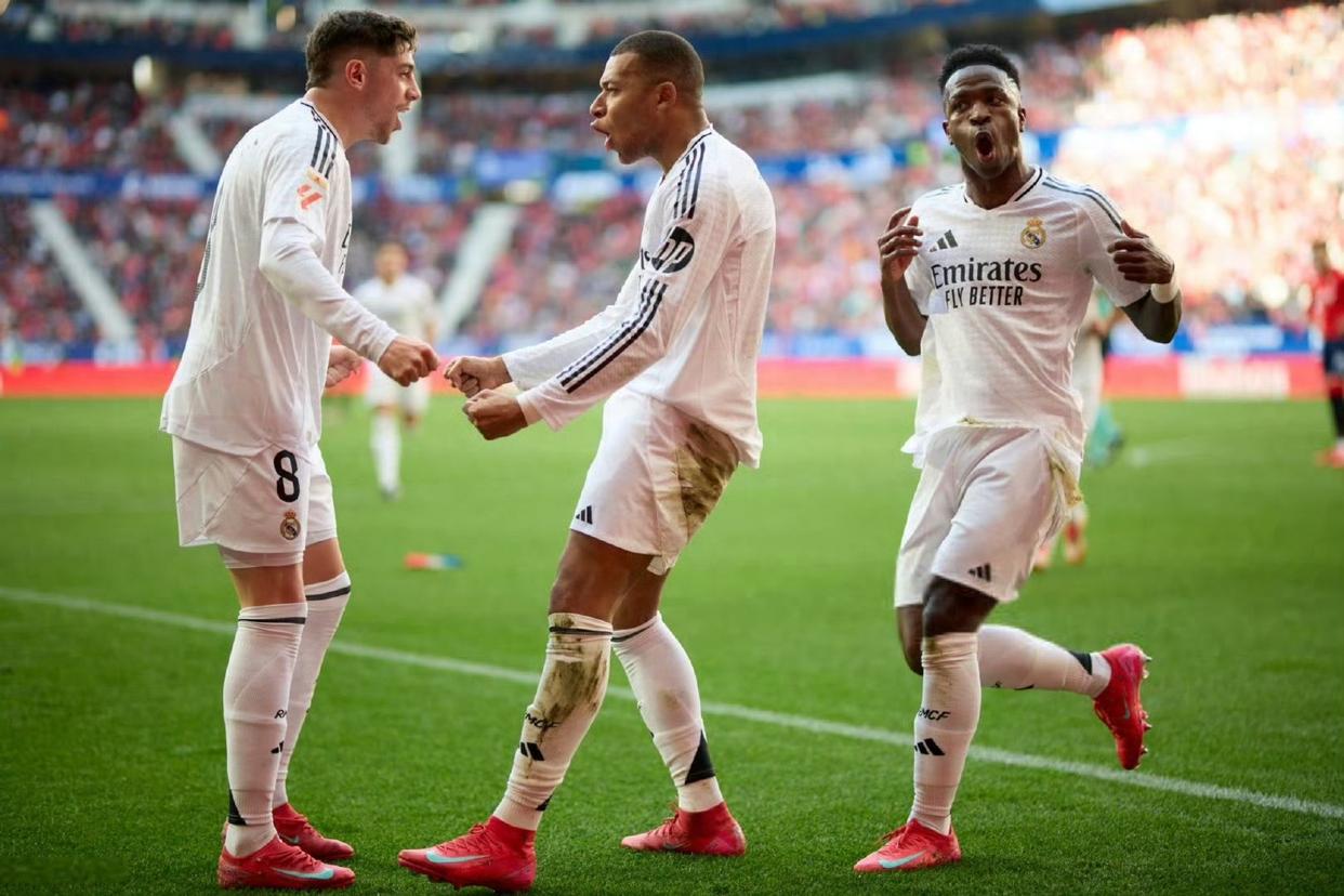 包含VAR判罚再引争议，本泽马对阵贝林厄姆裁判判点引发巨大争议的词条